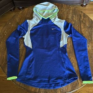 Nike dri fit hooded running shirt size Small